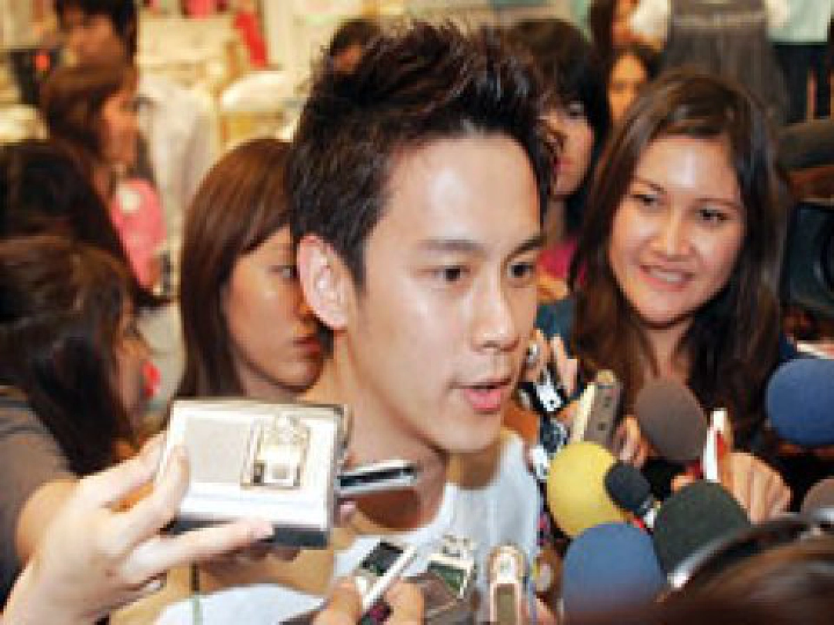 พลิกแฟ้มมุกฮิตดารา
เมื่อต้องหาทางออก พลิกแฟ้มมุกฮิตดารา
เมื่อต้องหาทางออก