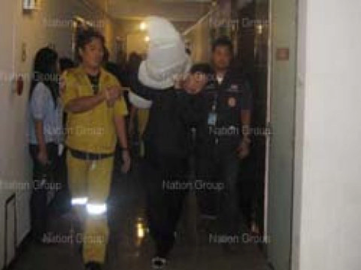 จับมือฆ่าปาดคอนศ.เกษมบัณฑิต
เป็นชายพักอาศรัยในหอเดียวกัน