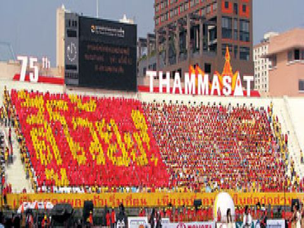 สีสันฟุตบอลประเพณี "มธ.-จุฬาฯ"
สีสันฟุตบอลประเพณี "มธ.-จุฬาฯ"