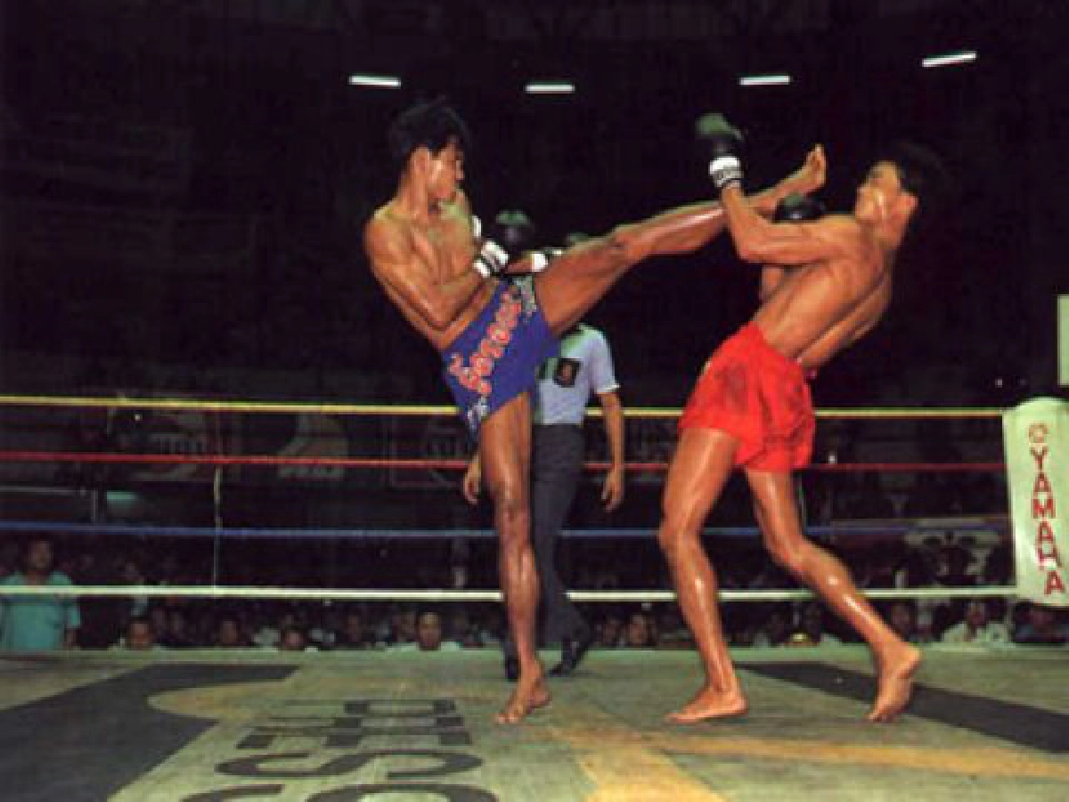 วันศุกร์ที่ 6 ก.พ.2552 ศึกเพชรปิยะ เวที ลพน.