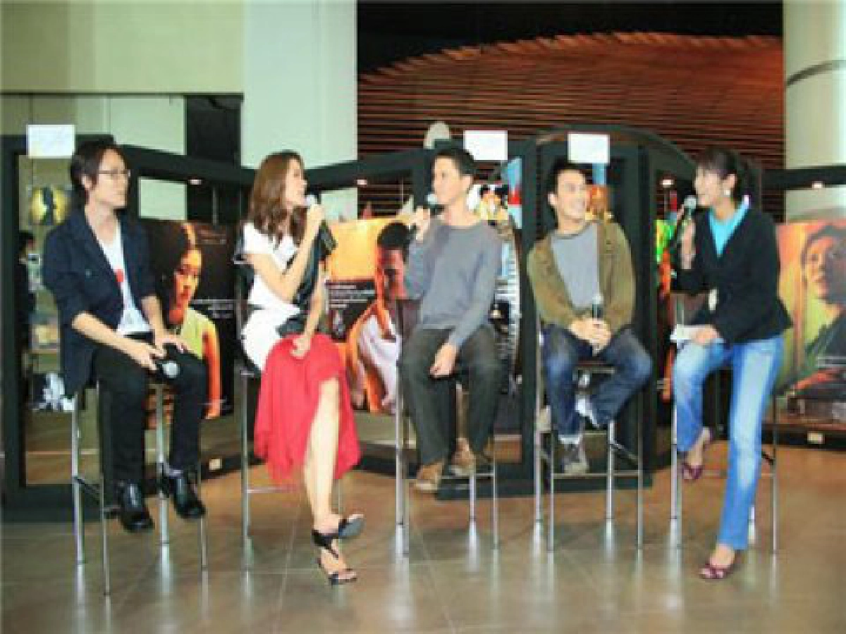 เสิร์ฟข่าวเม้าท์แตก (พุธที่ 11 ก.พ. 52) เสิร์ฟข่าวเม้าท์แตก (พุธที่ 11 ก.พ. 52)