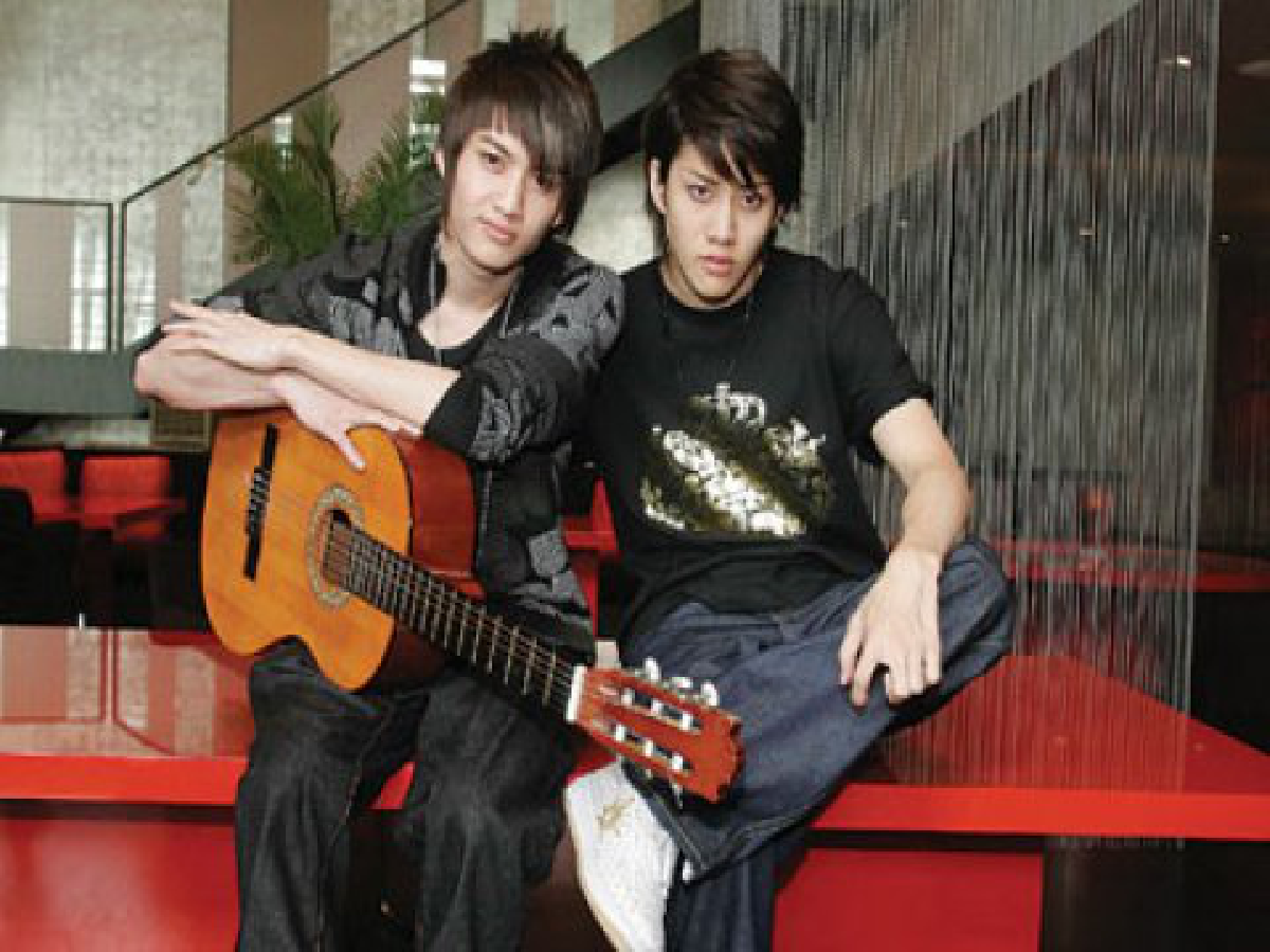 อุ้ยอ้ายไม่อ้อมแอ้ม - คาใจ 'ฟลุค' ทิ้ง 'แพง'
'กอล์ฟ-ไมค์' ไม่ตอบรับไฮไฟว์
อุ้ยอ้ายไม่อ้อมแอ้ม - คาใจ 'ฟลุค' ทิ้ง 'แพง'
'กอล์ฟ-ไมค์' ไม่ตอบรับไฮไฟว์