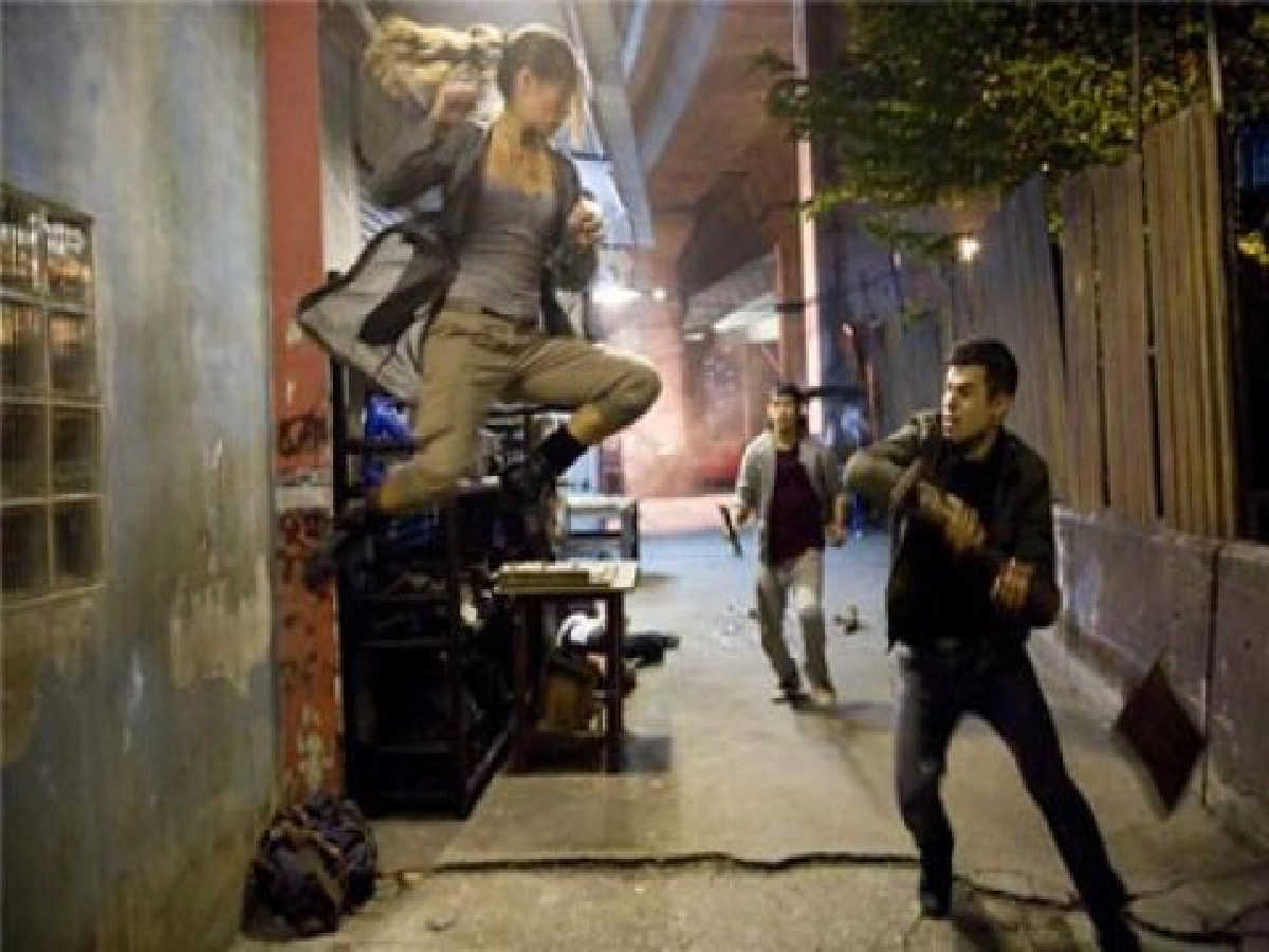 ลัดเลาะขอบฟิล์ม - สงครามนักฆ่ามหากาฬ 
'ชุน ลี' ฉบับภาพยนตร์