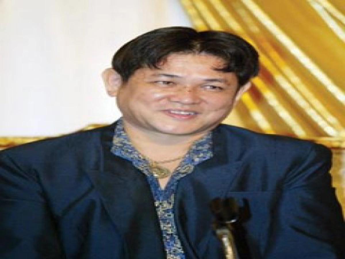 "เก๊เกลื่อนสนาม"
สถานการณ์จตุคามฯ ขาลง
"เก๊เกลื่อนสนาม"
สถานการณ์จตุคามฯ ขาลง