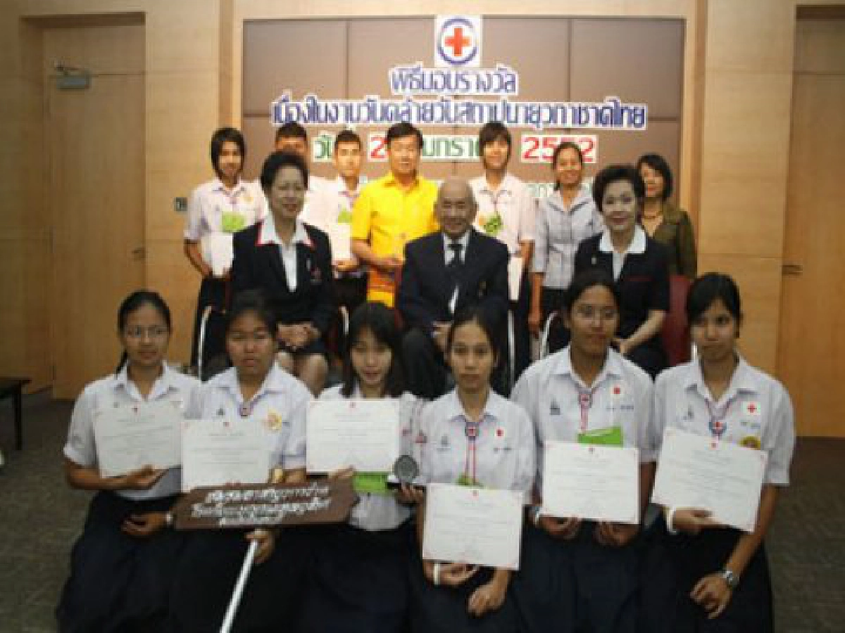 สอนเด็กรุ่นใหม่เรียนรู้ภารกิจเพื่อมนุษยชาติ

