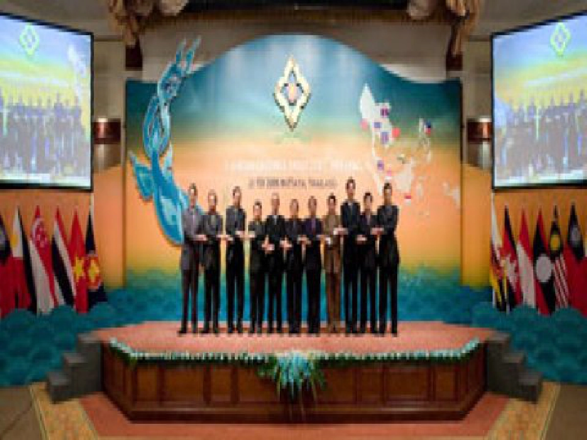 ตะลุยกองทัพ-ใช้เวทีอาเซียนประสานรอยร้าวโรฮิงญา-พระวิหาร-คน 2 สัญชาติ ตะลุยกองทัพ-ใช้เวทีอาเซียนประสานรอยร้าวโรฮิงญา-พระวิหาร-คน 2 สัญชาติ