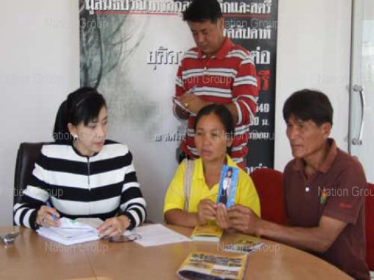 ผู้ปกครองนักเรียนสาวใบ้ที่ผูกคอตายบุกร้องปวีณา