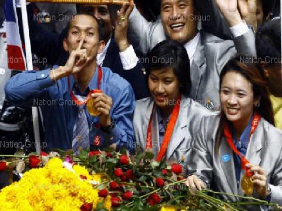 ดึง ดารา-ฮีโร่โอลิมปิก วิ่งไฟมาร์เชียลอาร์ต ดึง ดารา-ฮีโร่โอลิมปิก วิ่งไฟมาร์เชียลอาร์ต