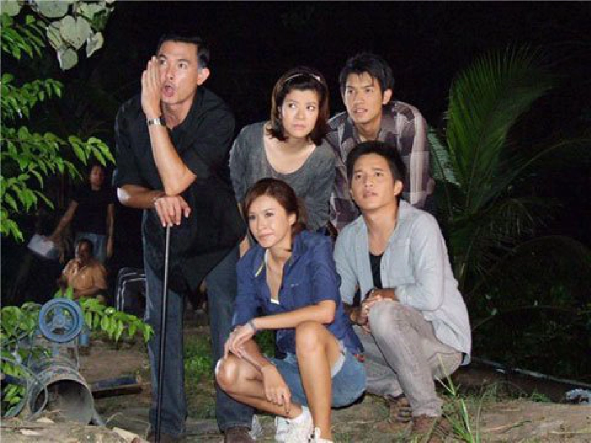 "ตุ้ย" แอบเขินกอด "น้ำฝน"
กลางกองฟาง "ลูกสาวกำนัน"

