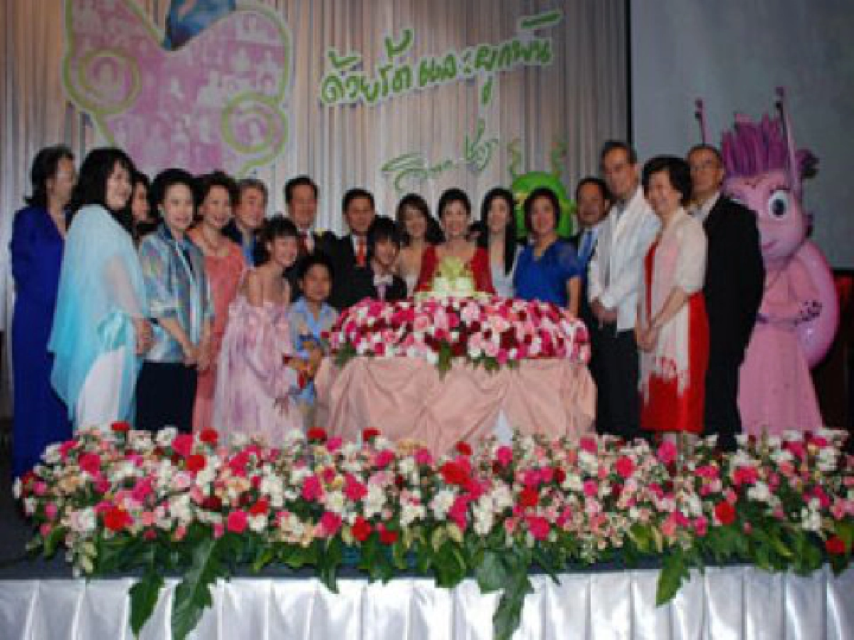 ฉลองเบิร์ธเดย์ 75 ปี ท่านผู้หญิงวิระยา ชวกุล ฉลองเบิร์ธเดย์ 75 ปี ท่านผู้หญิงวิระยา ชวกุล