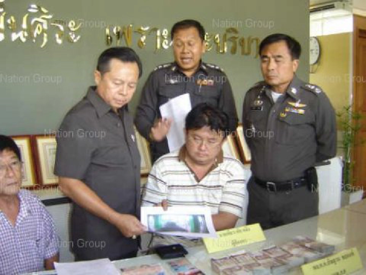 รวบแก๊งปลอมบัตรมาเลย์เผยรูดกว่า40ล้านทำมาแล้ว7ปี
รวบแก๊งปลอมบัตรมาเลย์เผยรูดกว่า40ล้านทำมาแล้ว7ปี