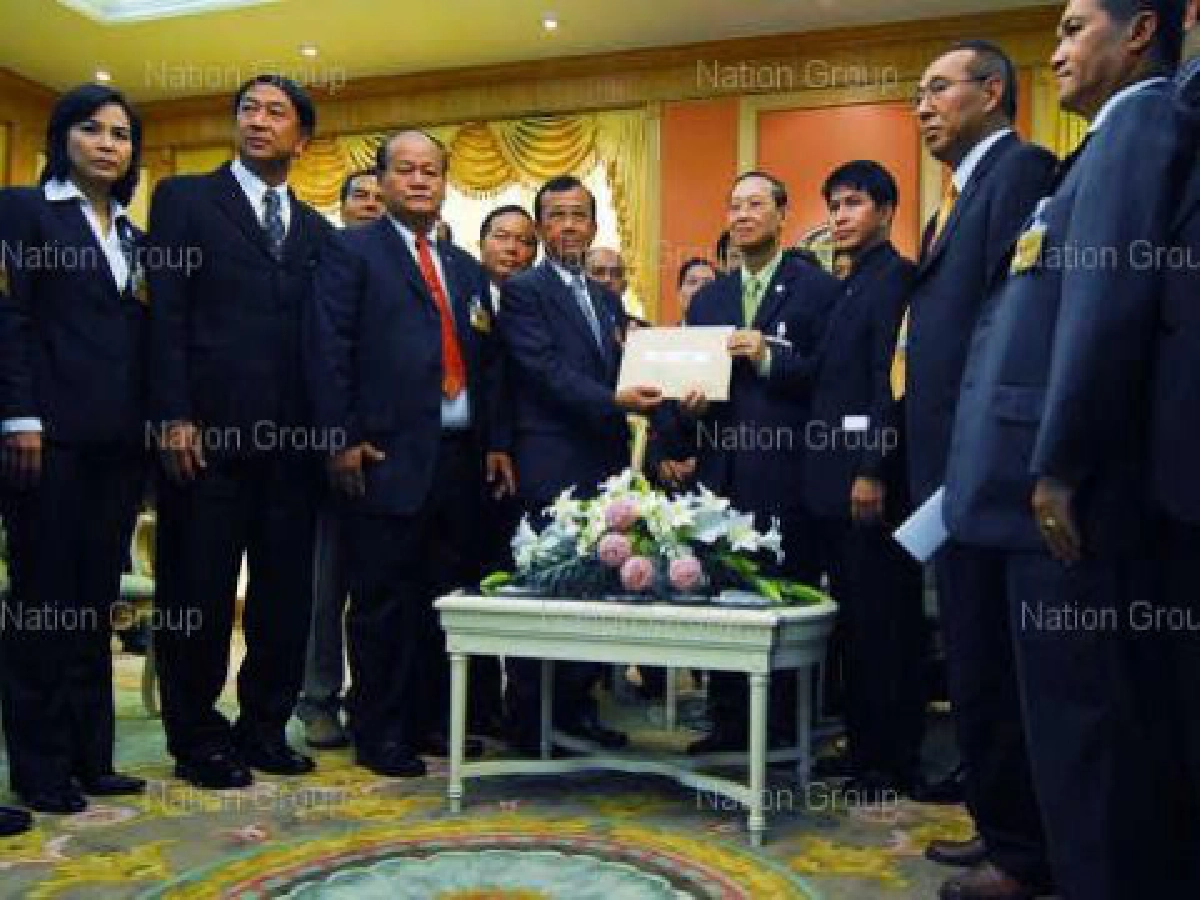 ฝ่ายค้านยื่นถอด"อภิสิทธิ์อ้าง7ข้อหาหนัก ฝ่ายค้านยื่นถอด"อภิสิทธิ์อ้าง7ข้อหาหนัก