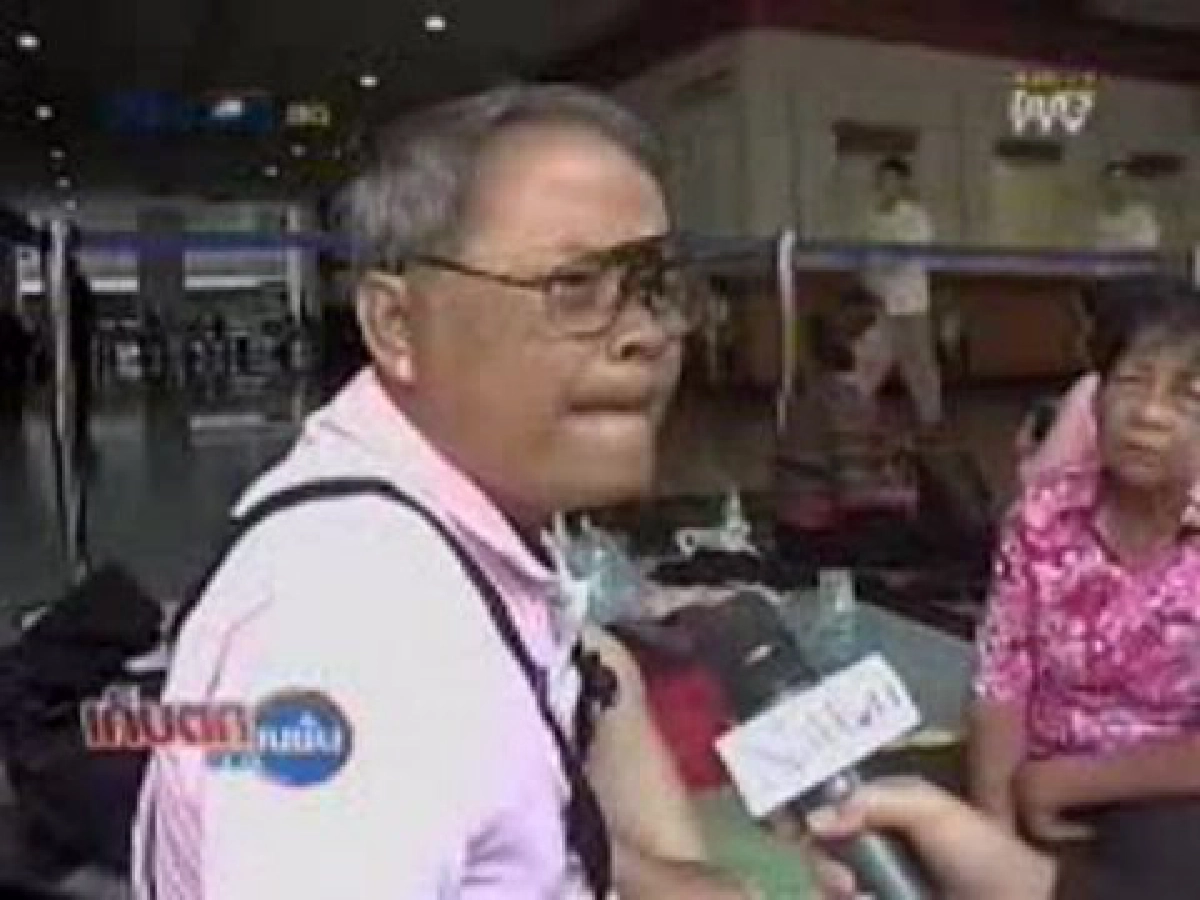 พสกนิกรเฝ้ารับเสด็จ-รอฟังผลตรวจพระวรกายในหลวง