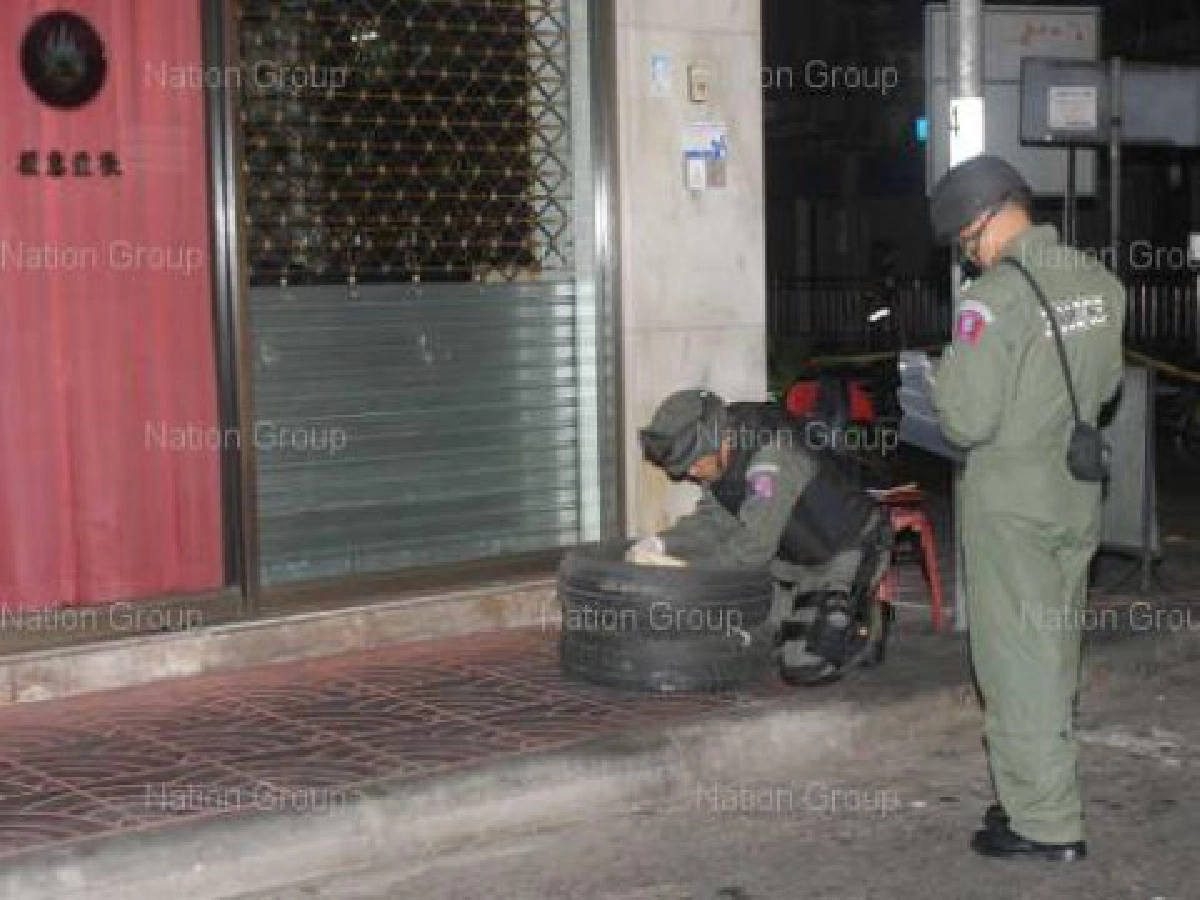 พบระเบิดหน้าร้านทองย่านสัมพันธวงศ์ พบระเบิดหน้าร้านทองย่านสัมพันธวงศ์