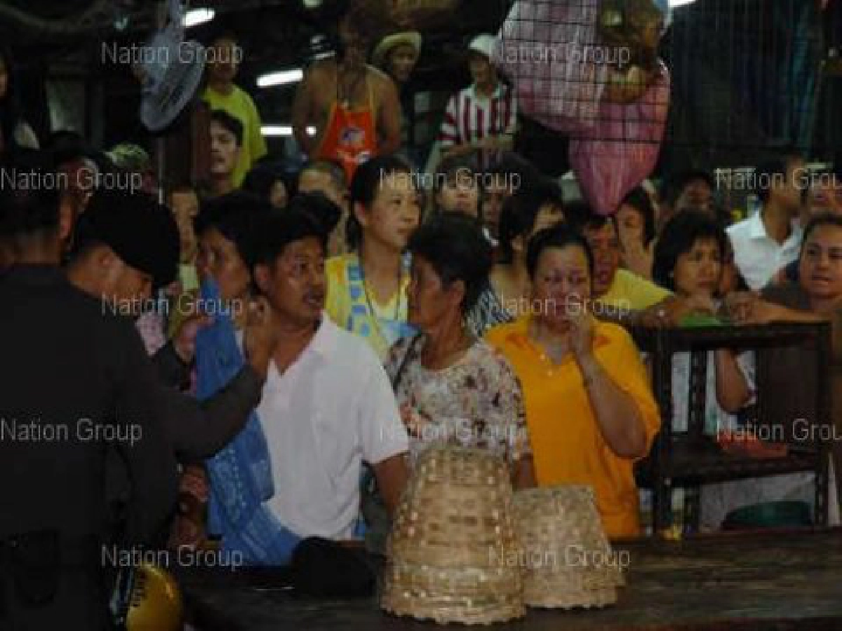 "อภิสิทธิ์"จี้"โสภณ"สางปัญหาตลาดคลองเตย "อภิสิทธิ์"จี้"โสภณ"สางปัญหาตลาดคลองเตย