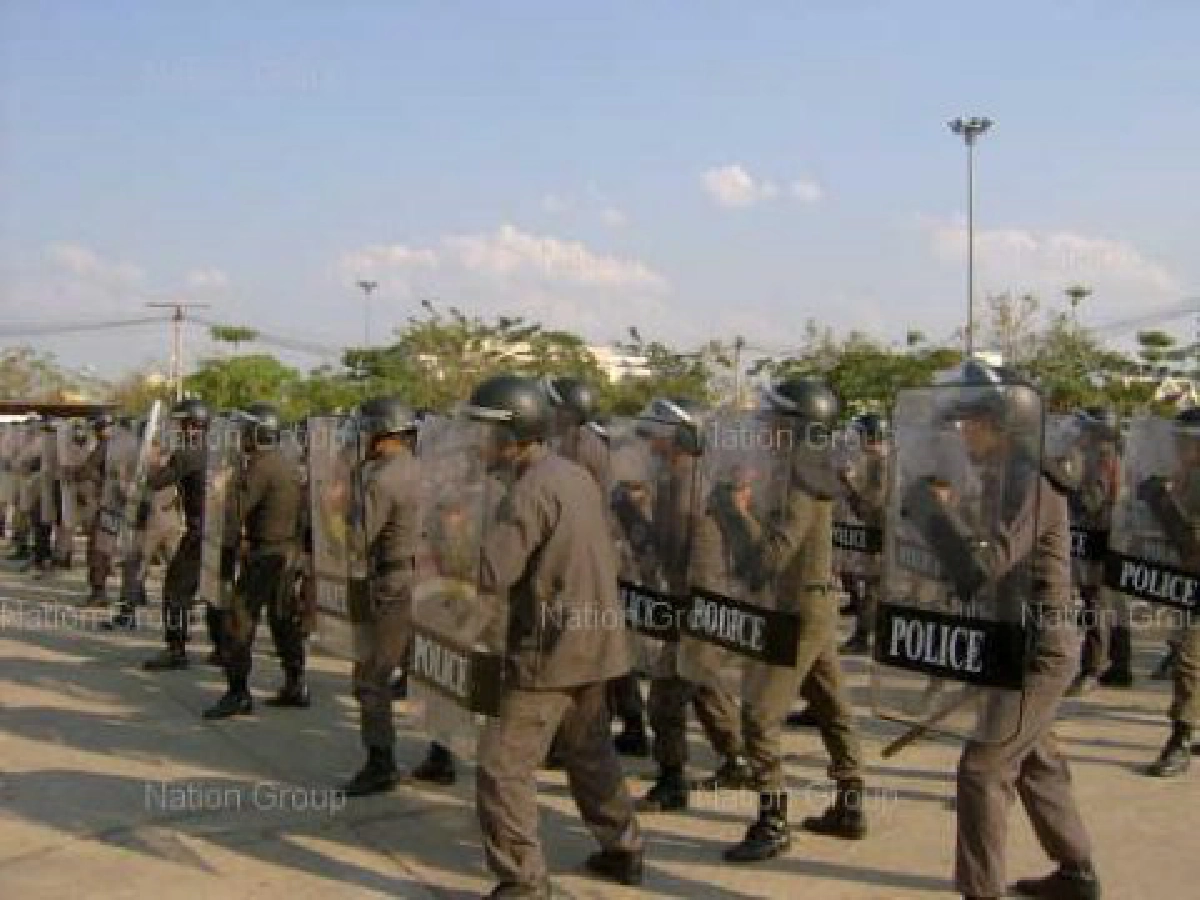 ส่งตร.300รับมือม็อบป่วนอภิปรายฯ ส่งตร.300รับมือม็อบป่วนอภิปรายฯ