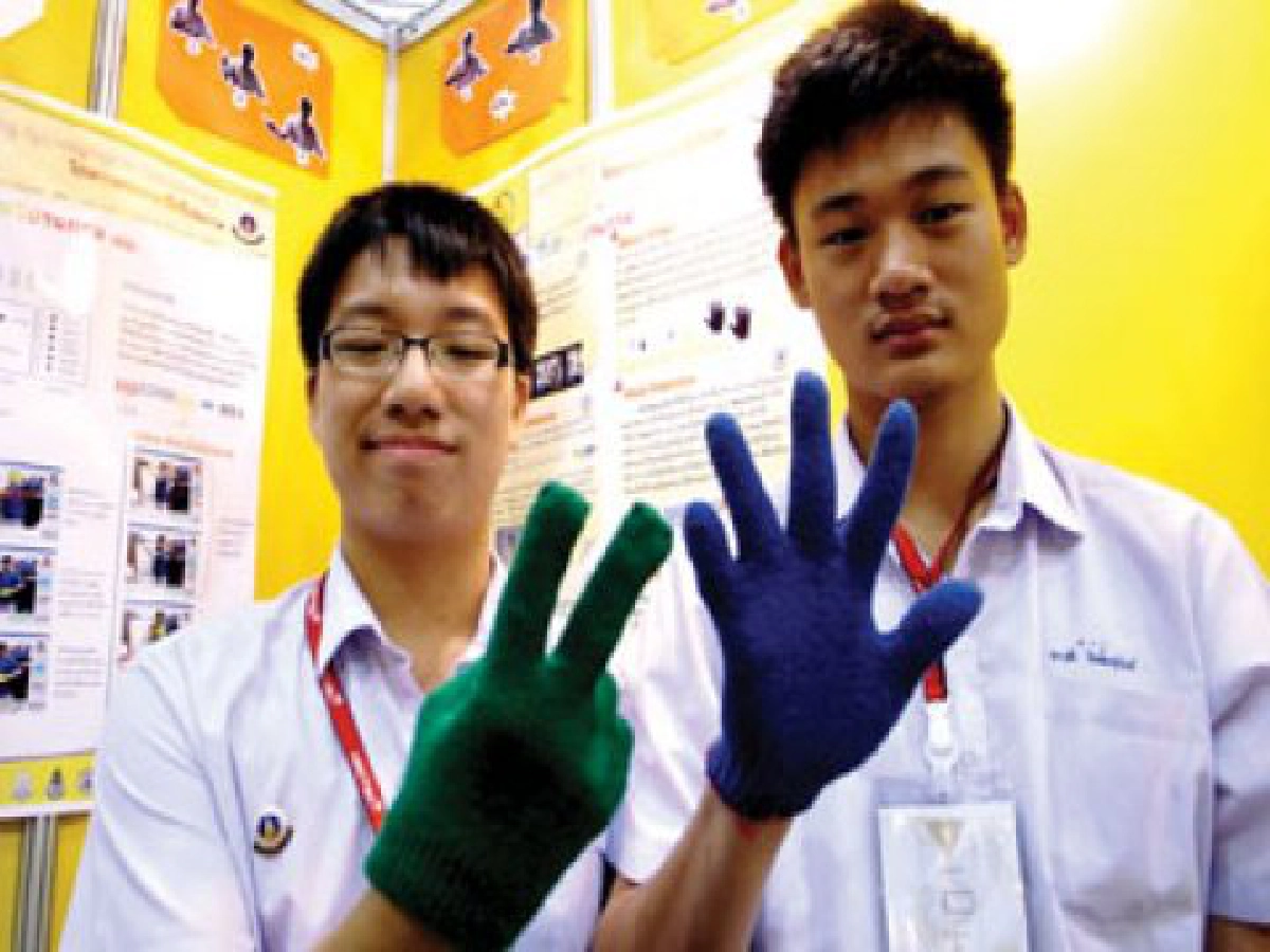 "ถุงมือแปลภาษาใบ้"แค่ขยับก็เข้าใจ