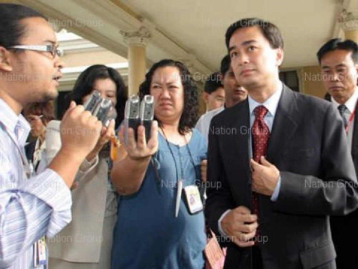 "มาร์ค"ถกครม.เศรษฐกิจชงกู้7หมื่นล้าน "มาร์ค"ถกครม.เศรษฐกิจชงกู้7หมื่นล้าน