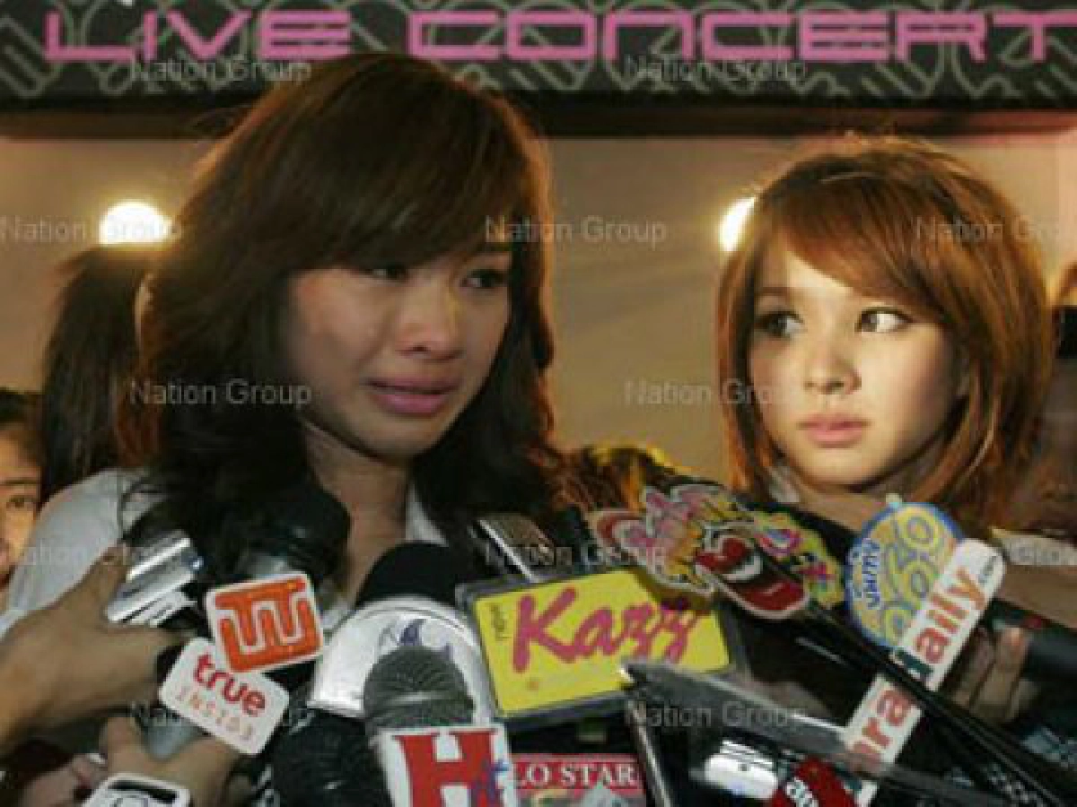  "มด"น้ำตาร่วงขอโทษภาพจูบว่อนเน็ต