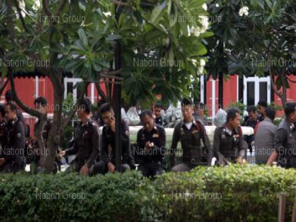 ส่งทหาร-ตำรวจนับหมื่นตรึงรอบทำเนียบ ส่งทหาร-ตำรวจนับหมื่นตรึงรอบทำเนียบ