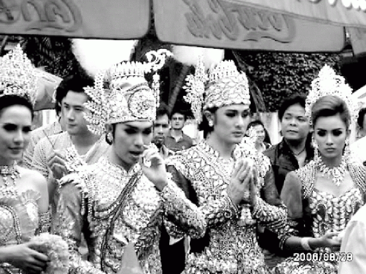ละครเพลงลูกทุ่งยังขายได้
ค่ายละครเปิดศึกชิงดาวน์โหลดเพลง
ละครเพลงลูกทุ่งยังขายได้
ค่ายละครเปิดศึกชิงดาวน์โหลดเพลง