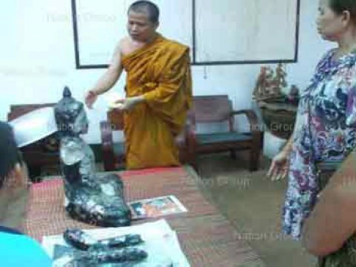 โจรชั่วลักพระพุทธรูปหน้าโบสถ์อายุ200ปี โจรชั่วลักพระพุทธรูปหน้าโบสถ์อายุ200ปี