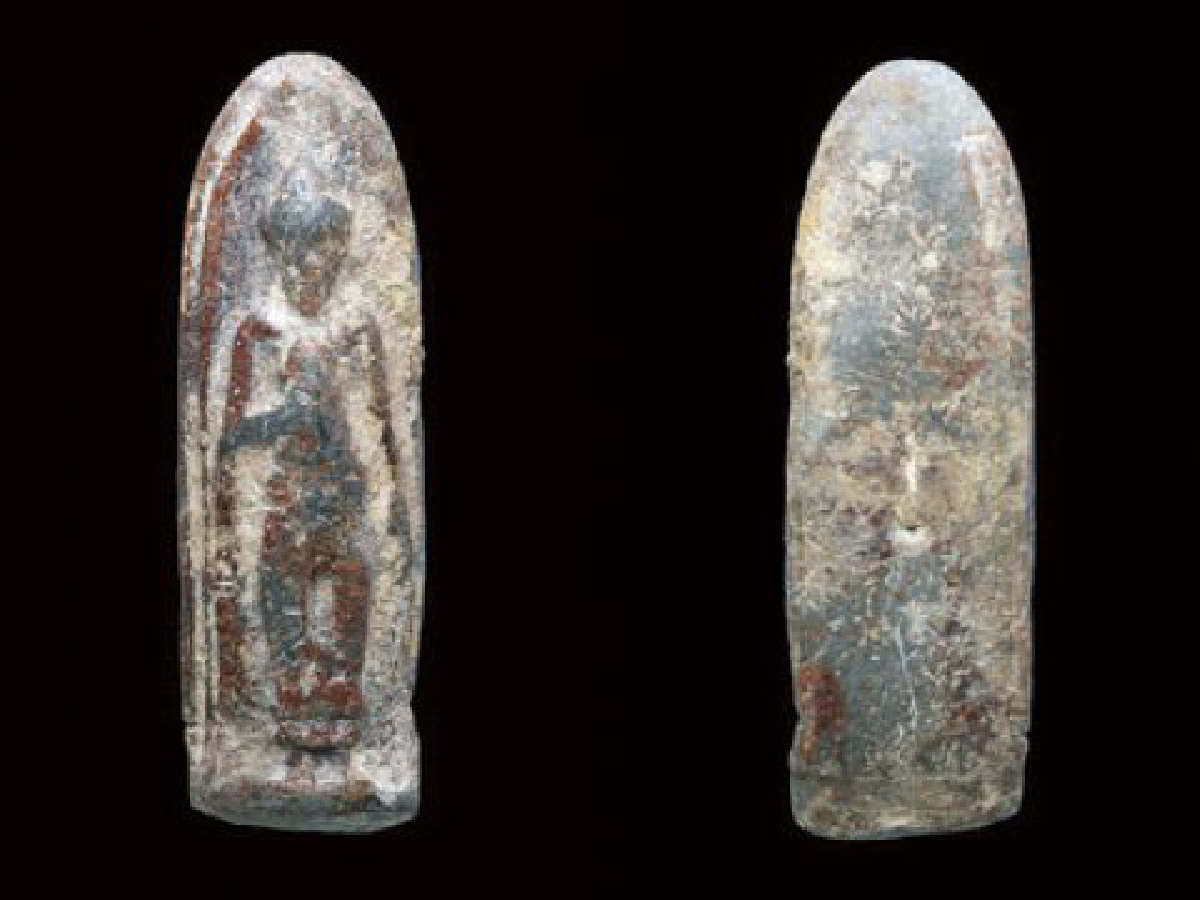 พระร่วงยืน หลังลายผ้า
กรุวัดพระศรีฯ เมืองลพบุรี
พระร่วงยืน หลังลายผ้า
กรุวัดพระศรีฯ เมืองลพบุรี