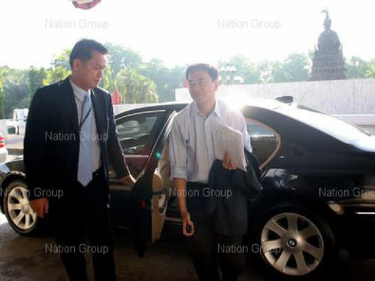 "อภิสิทธิ์"เปลี่ยนเส้นทางไปสภาฯหนีม็อบ "อภิสิทธิ์"เปลี่ยนเส้นทางไปสภาฯหนีม็อบ