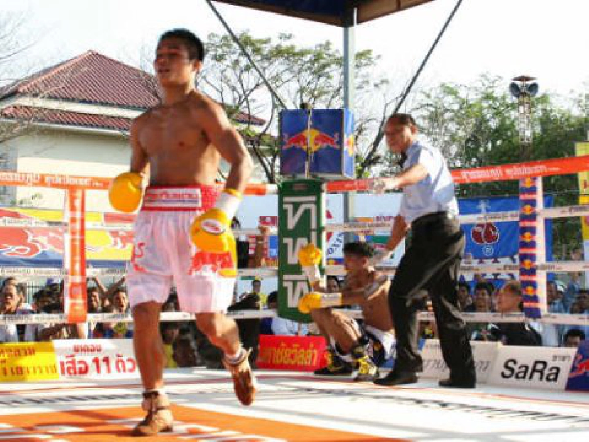 พูนสวัสดิ์ดวลกำปั้น 30 เม.ย. พูนสวัสดิ์ดวลกำปั้น 30 เม.ย.