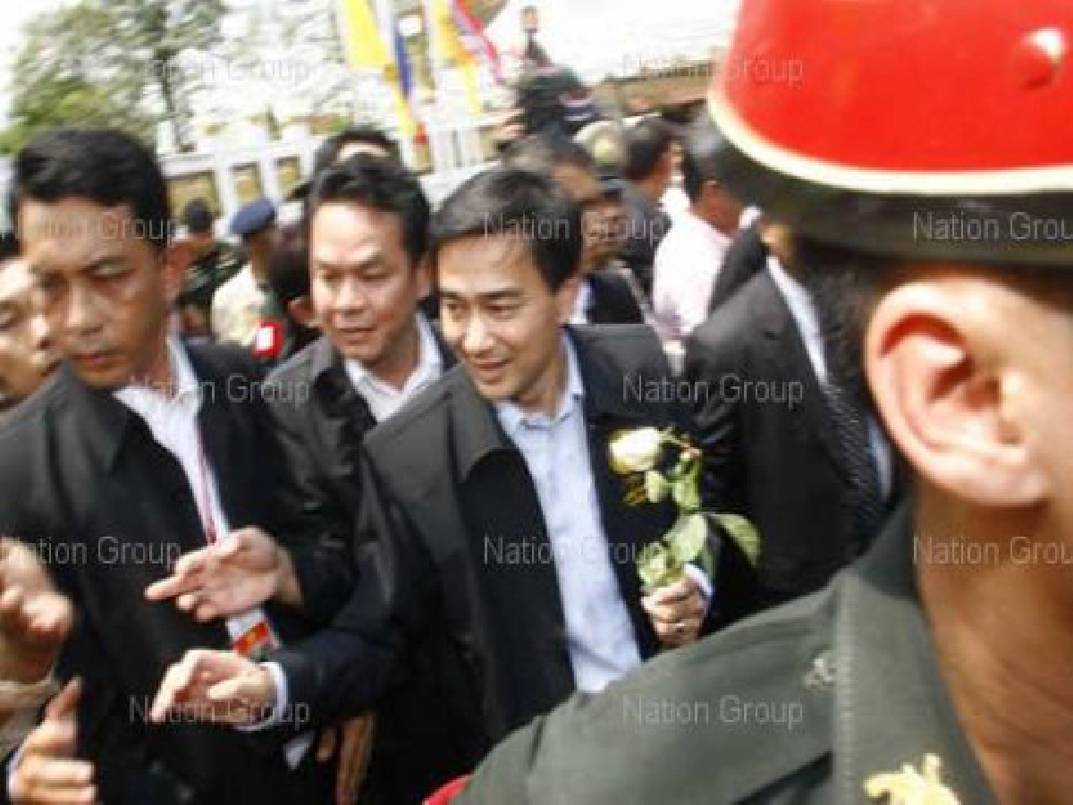 ส่งตำรวจคุมเข้ม"อภิสิทธิ์"ลงพื้นที่อ.ฝาง ส่งตำรวจคุมเข้ม"อภิสิทธิ์"ลงพื้นที่อ.ฝาง