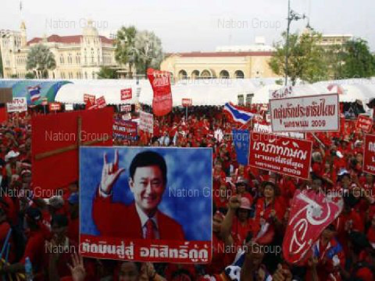 เสื้อแเดงยึดลานพระบรมรูปก่อนบุกสี่เสาร์ เสื้อแเดงยึดลานพระบรมรูปก่อนบุกสี่เสาร์