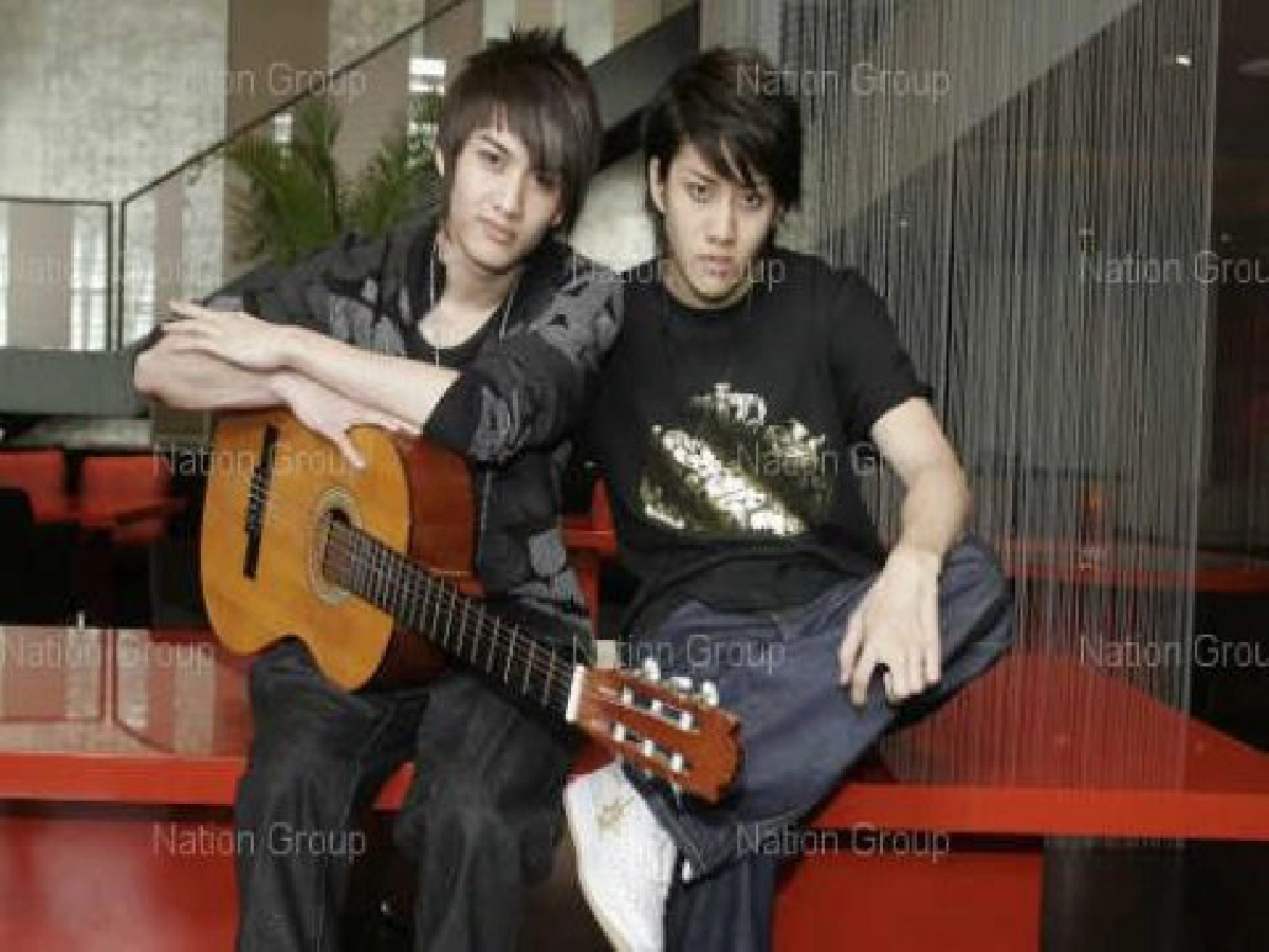 หาม"ไมค์"นักร้องวงดูโอชื่อดังเข้ารพ. หาม"ไมค์"นักร้องวงดูโอชื่อดังเข้ารพ.