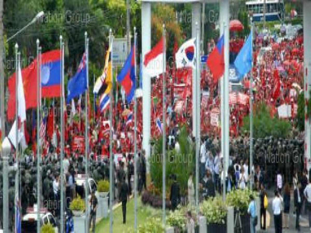 โพลล์ระบุเสื้อแดงป่วนเวทีอาเซียนสร้างความเสียหายประเทศ โพลล์ระบุเสื้อแดงป่วนเวทีอาเซียนสร้างความเสียหายประเทศ