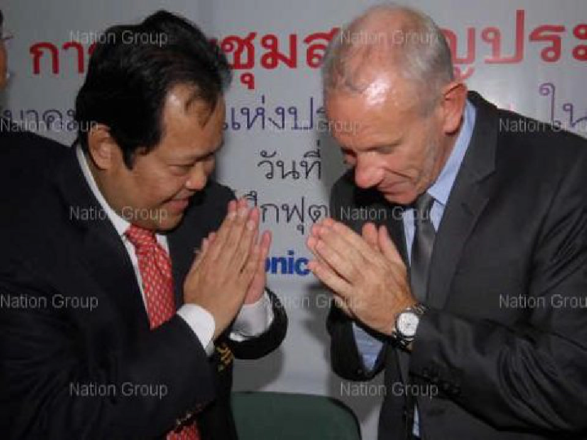 วีเจ สวมบทฮีโร่สลายมุ้งเชิ้ตดำ บังยีเตรียมตั้งสมาคม วีเจ สวมบทฮีโร่สลายมุ้งเชิ้ตดำ บังยีเตรียมตั้งสมาคม