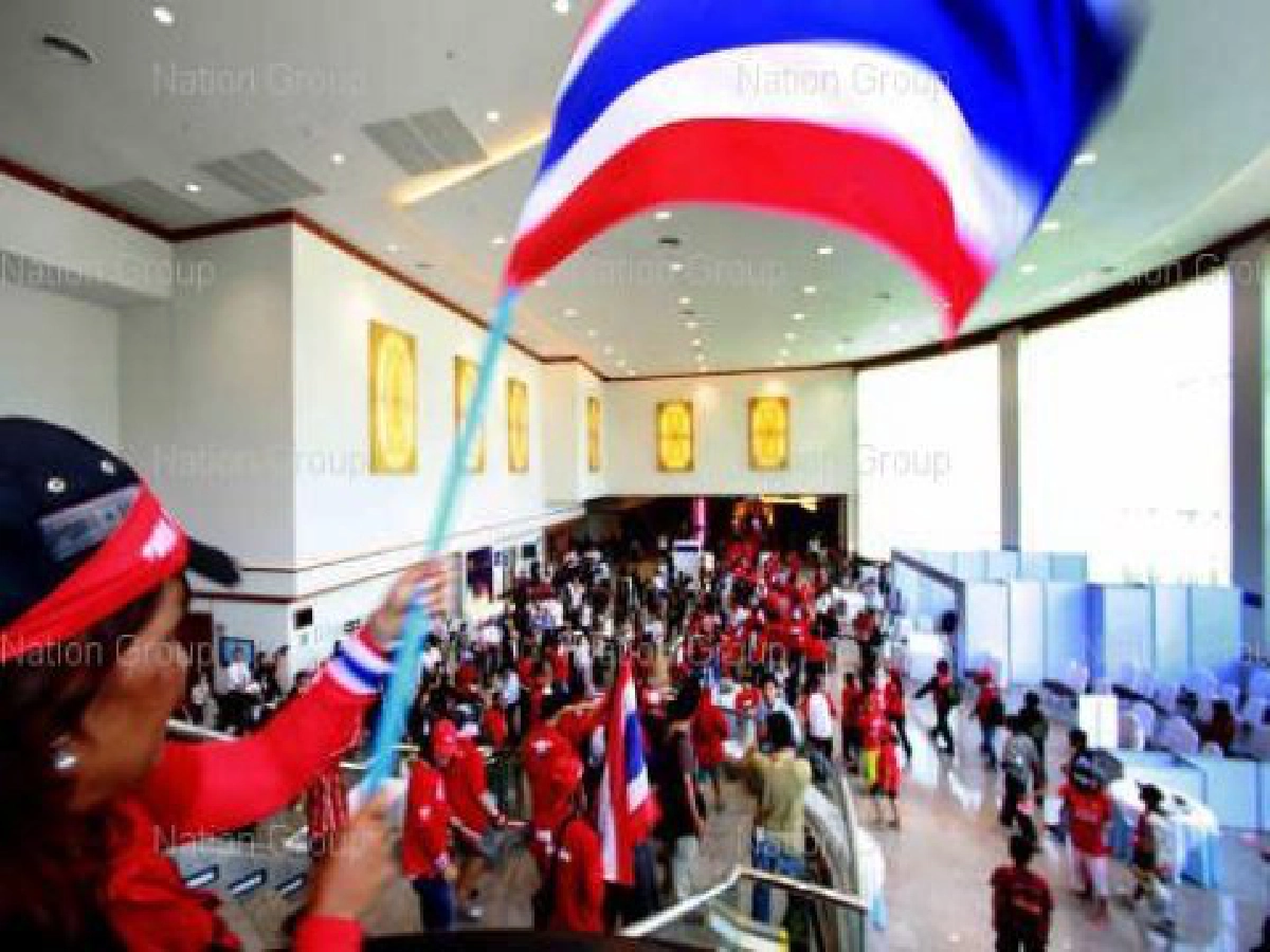 คณาจารย์และนศ.ราชภัฎโคราชประณามทักษิณ-เสื้อแดง