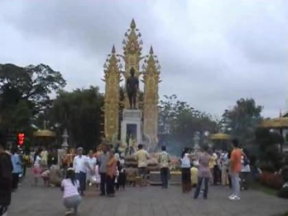 เทศกาลสงกรานต์หรือปี๋ใหม่เมืองชาวล้านนาแห่ทำบุญ เทศกาลสงกรานต์หรือปี๋ใหม่เมืองชาวล้านนาแห่ทำบุญ