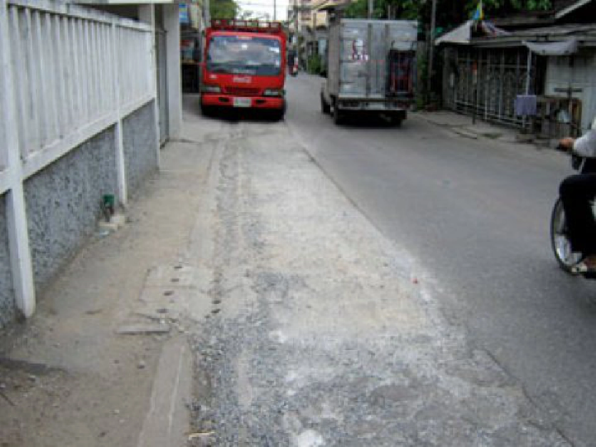 ทุบถนนรอขุด ทุบถนนรอขุด