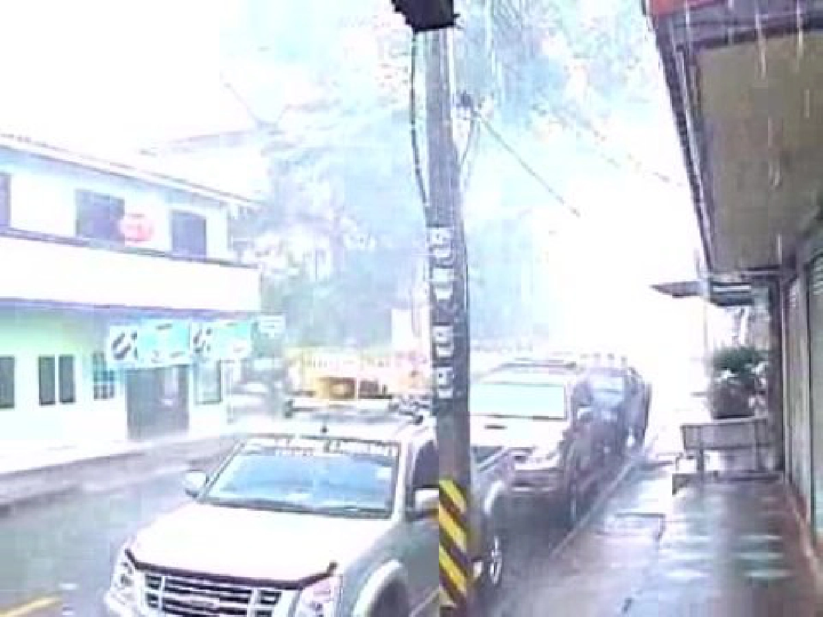 พายุฤดูร้อนถล่มหลายพื้นที่ขอนแก่นป้ายทับรถยนต์หวิดดับ พายุฤดูร้อนถล่มหลายพื้นที่ขอนแก่นป้ายทับรถยนต์หวิดดับ