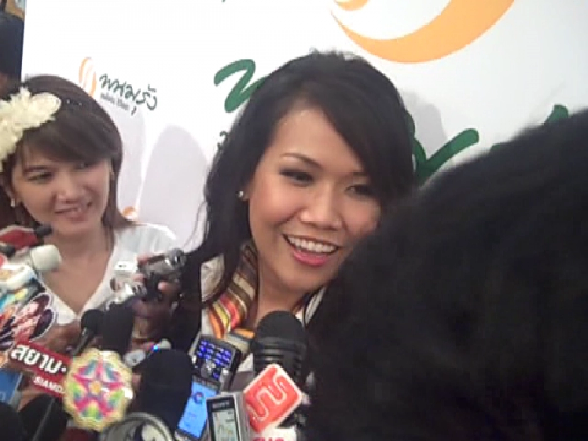 (คลิป) "กาละแมร์" ขำข่าวกิ๊ก "แบงค์" วงแคลช