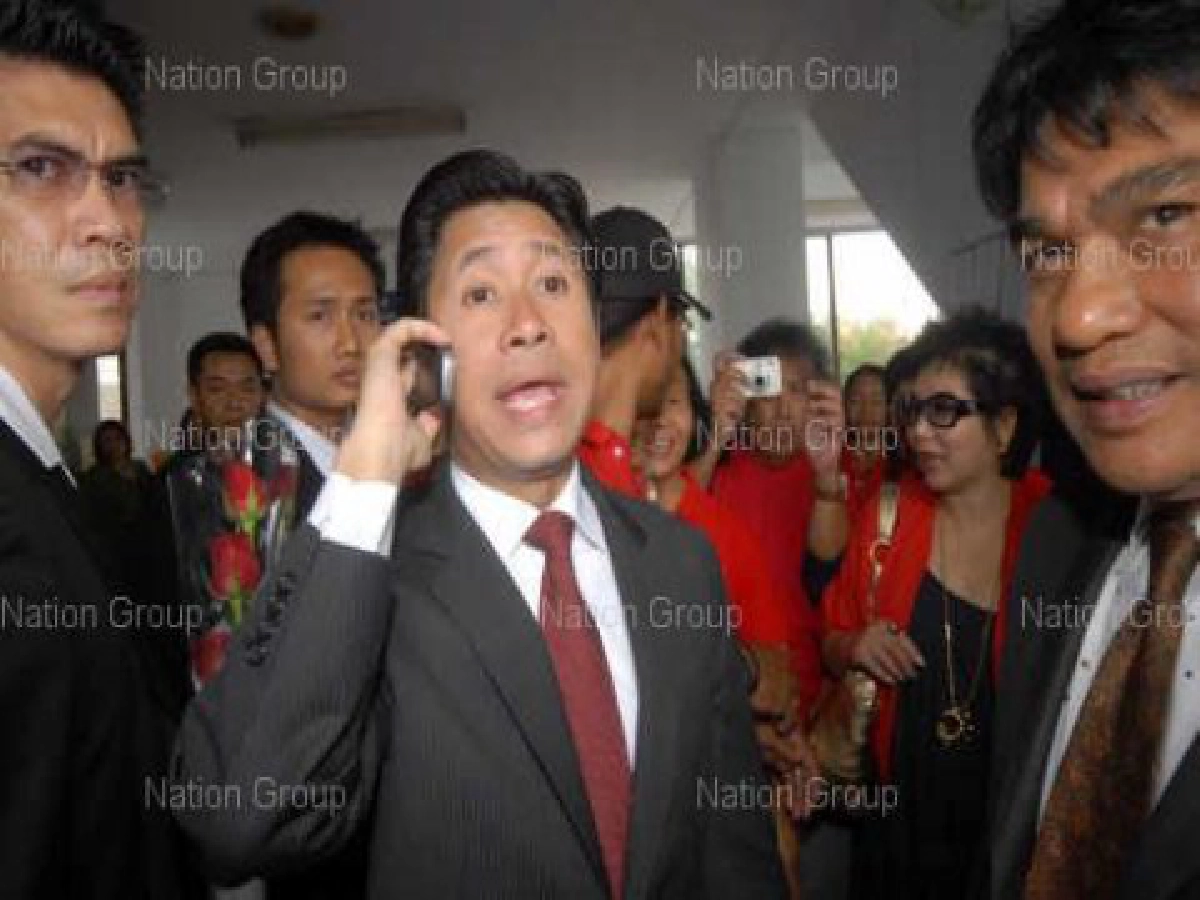 "จักรภพ"ขู่ใช้อาวุธโค่นรัฐบาล"อภิสิทธิ์" "จักรภพ"ขู่ใช้อาวุธโค่นรัฐบาล"อภิสิทธิ์"