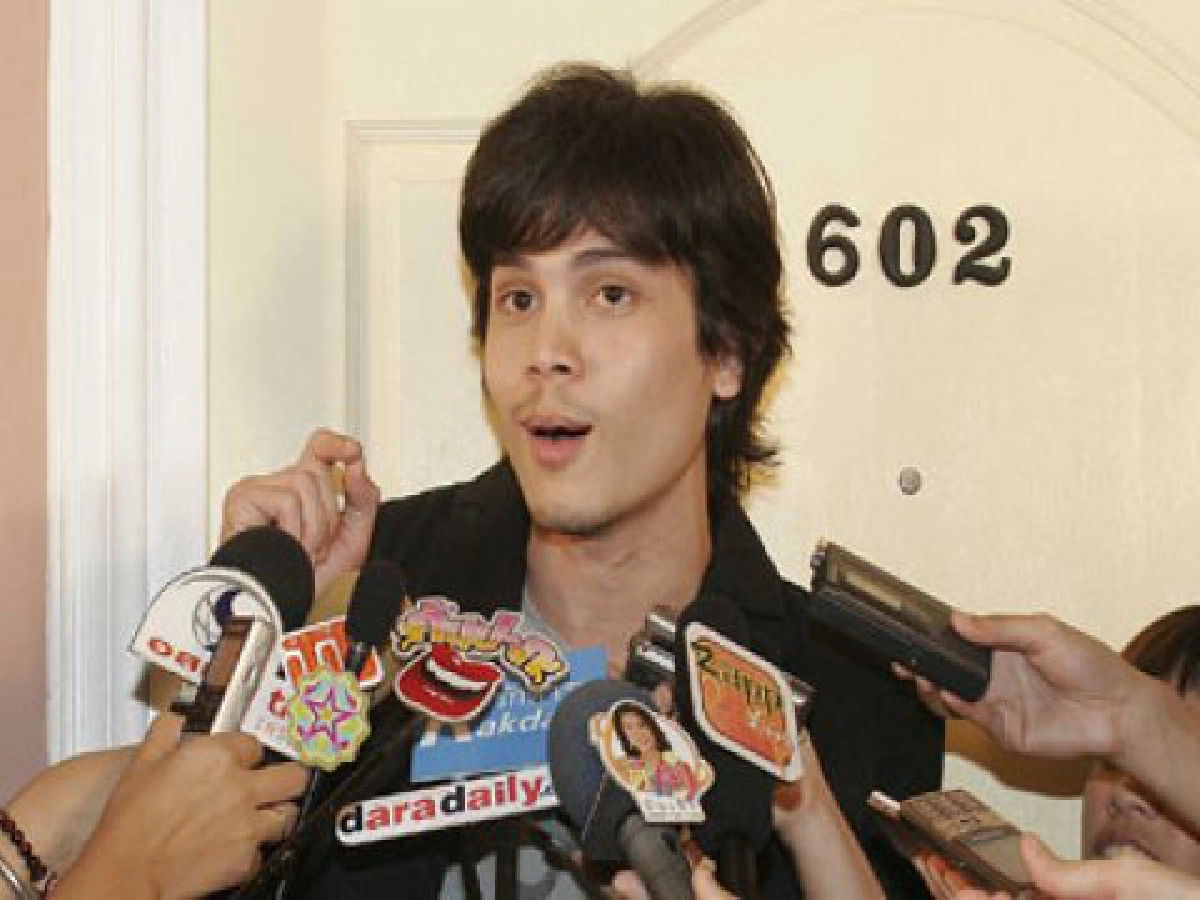 เม้าท์นอกจอ (เสาร์ที่ 25 เม.ย.52)
เม้าท์นอกจอ (เสาร์ที่ 25 เม.ย.52)