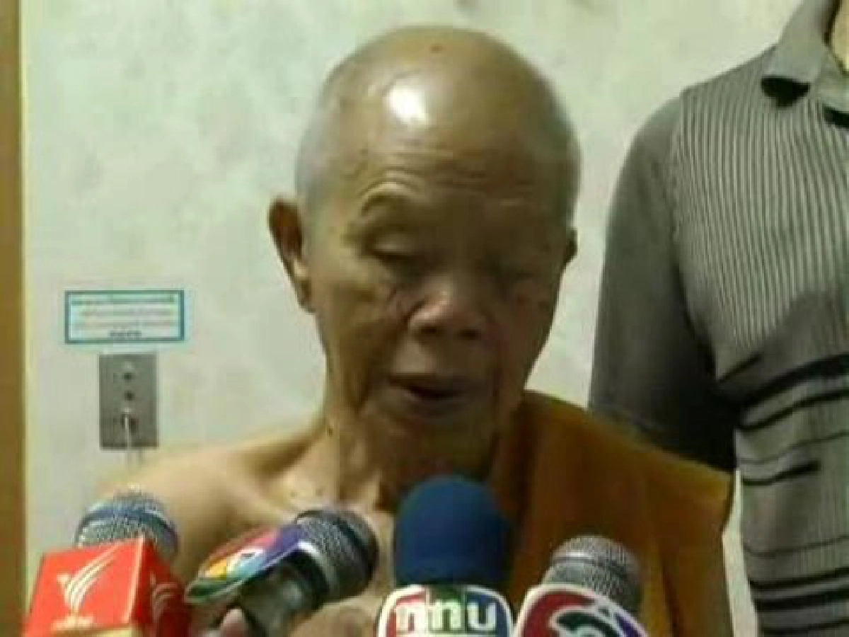 หลวงพ่อคูณบอกลูกหลานไม่ต้องห่วง
หลวงพ่อคูณบอกลูกหลานไม่ต้องห่วง