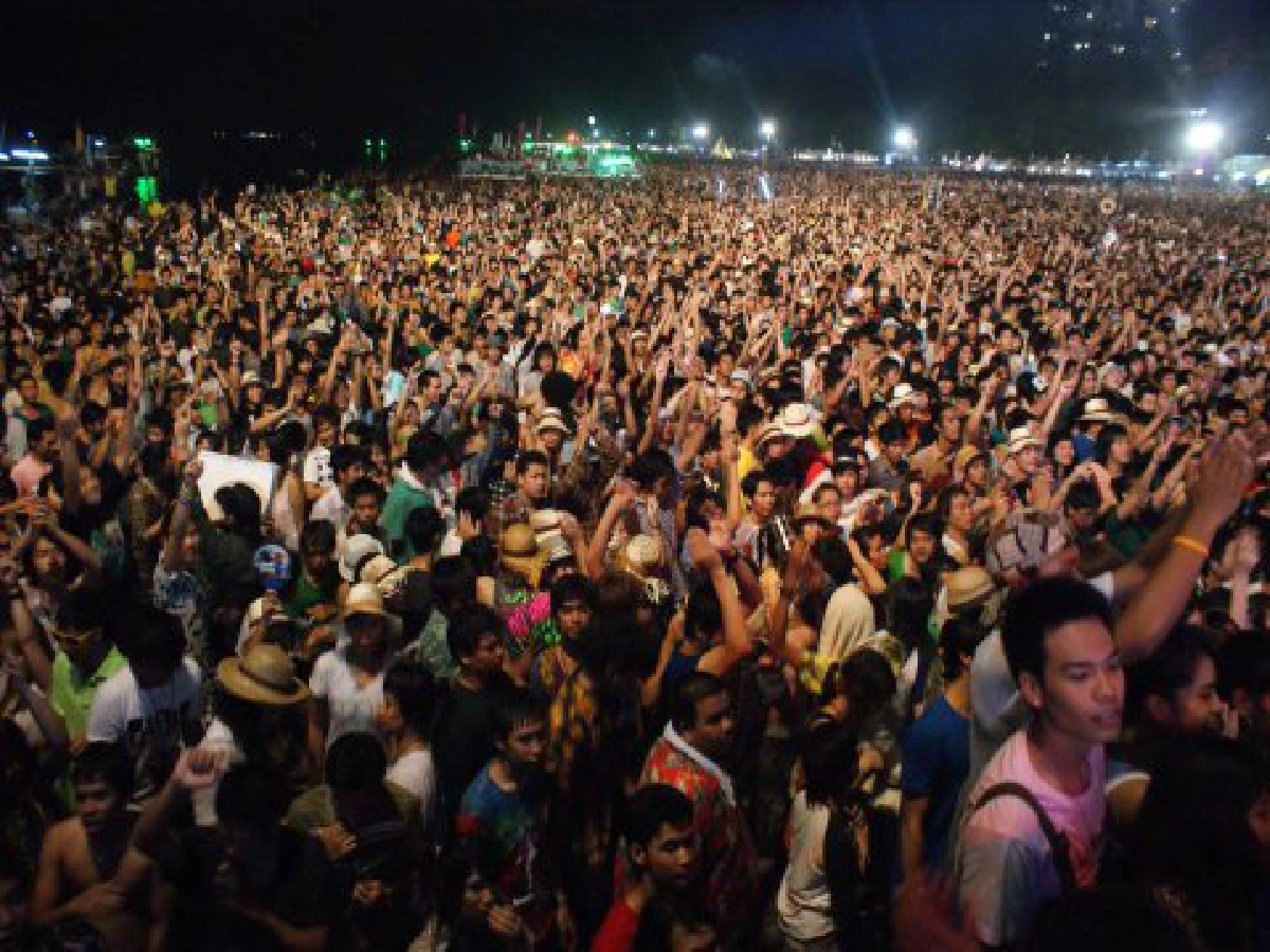 แห่เที่ยว"เทศกาลดนตรีฤดูร้อน"หัวหินคาดคืนเดียวเงินสะพัด300ล้าน แห่เที่ยว"เทศกาลดนตรีฤดูร้อน"หัวหินคาดคืนเดียวเงินสะพัด300ล้าน