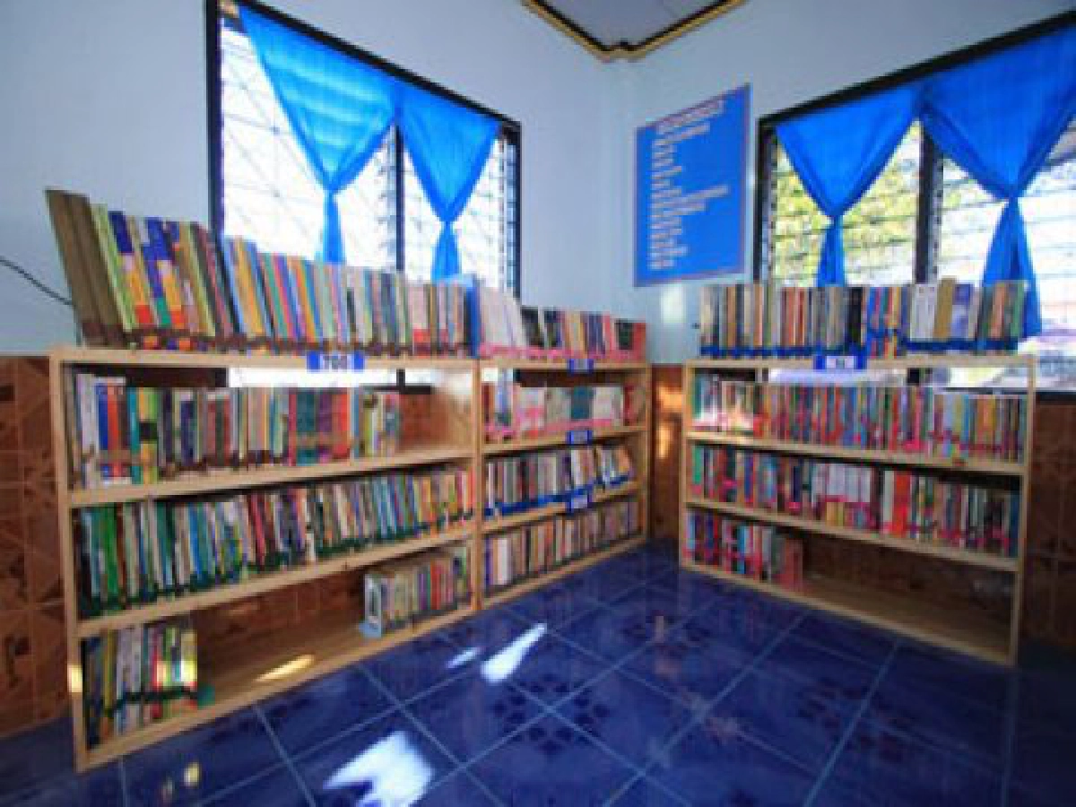 ครู-หนังสือ-โรงอาหารเติมเต็มฝันนร."บ้านห้วยกุ้ง"