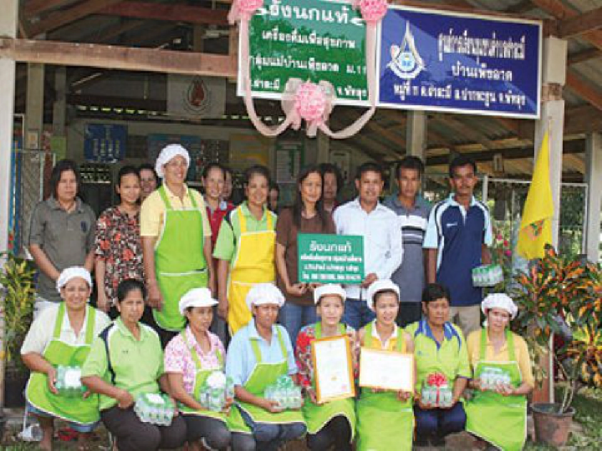หนีวิกฤติราคายางพาราตกต่ำ
รวมกลุ่มทำรังนกแท้ขายภาคใต้
หนีวิกฤติราคายางพาราตกต่ำ
รวมกลุ่มทำรังนกแท้ขายภาคใต้