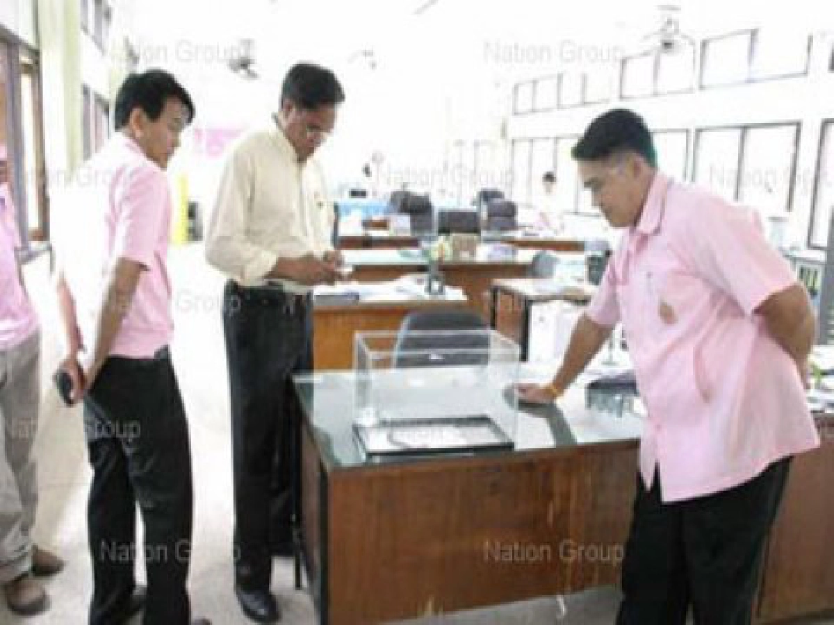 พบสัตว์ประหลาดคล้ายงูแต่มีขา4ขา5นิ้ว พบสัตว์ประหลาดคล้ายงูแต่มีขา4ขา5นิ้ว