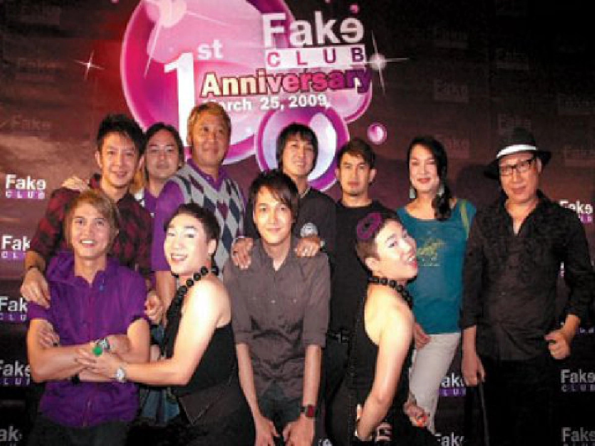 เสิร์ฟข่าวเม้าท์แตก (พฤหัสบดีที่ 14 พ.ค.52)
เสิร์ฟข่าวเม้าท์แตก (พฤหัสบดีที่ 14 พ.ค.52)