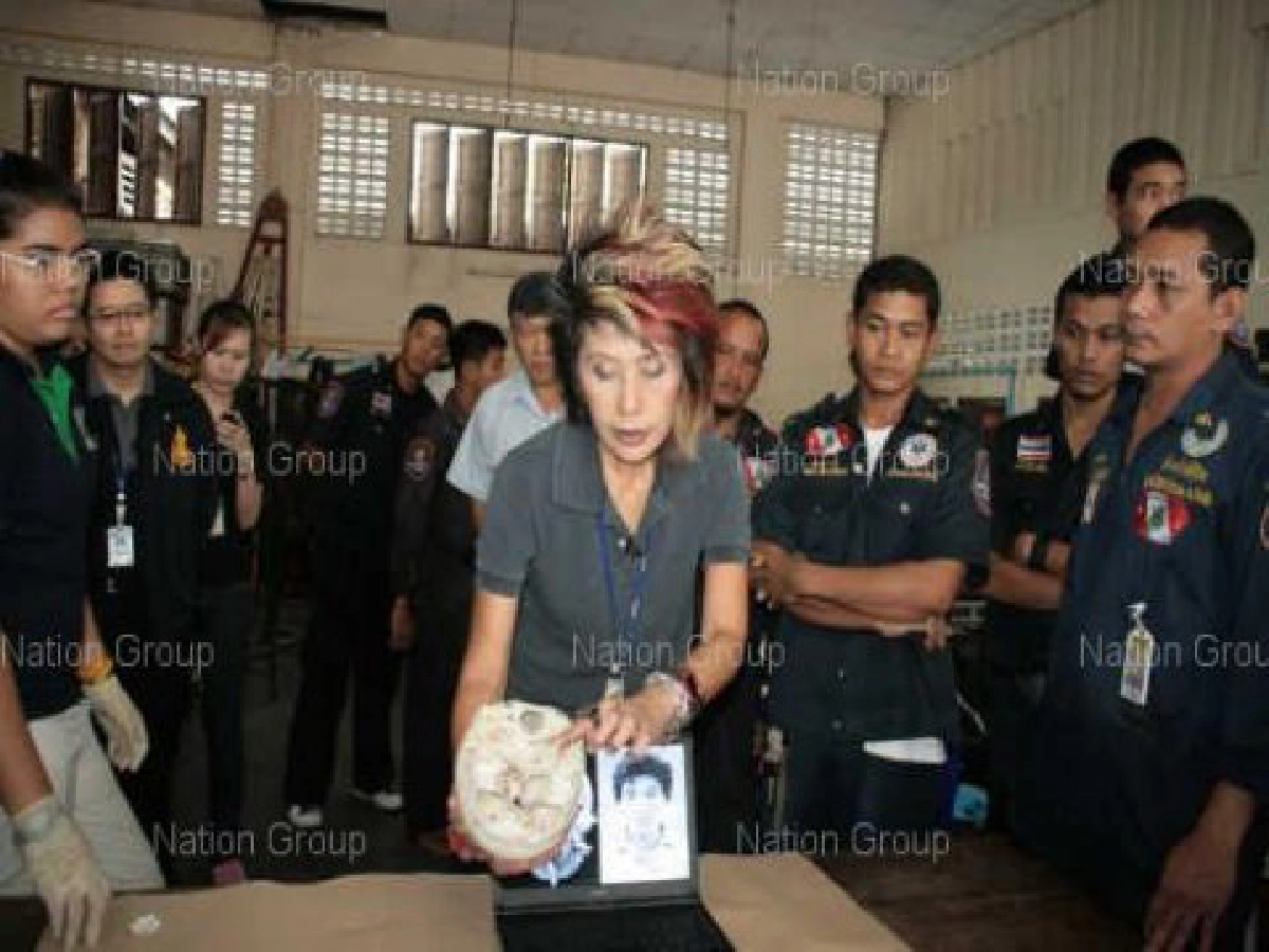 หมอพรทิพย์-ทัพเรือลุยพิสูจน์ยันมีตู้คอนเทนเนอร์อยู่จริง หมอพรทิพย์-ทัพเรือลุยพิสูจน์ยันมีตู้คอนเทนเนอร์อยู่จริง