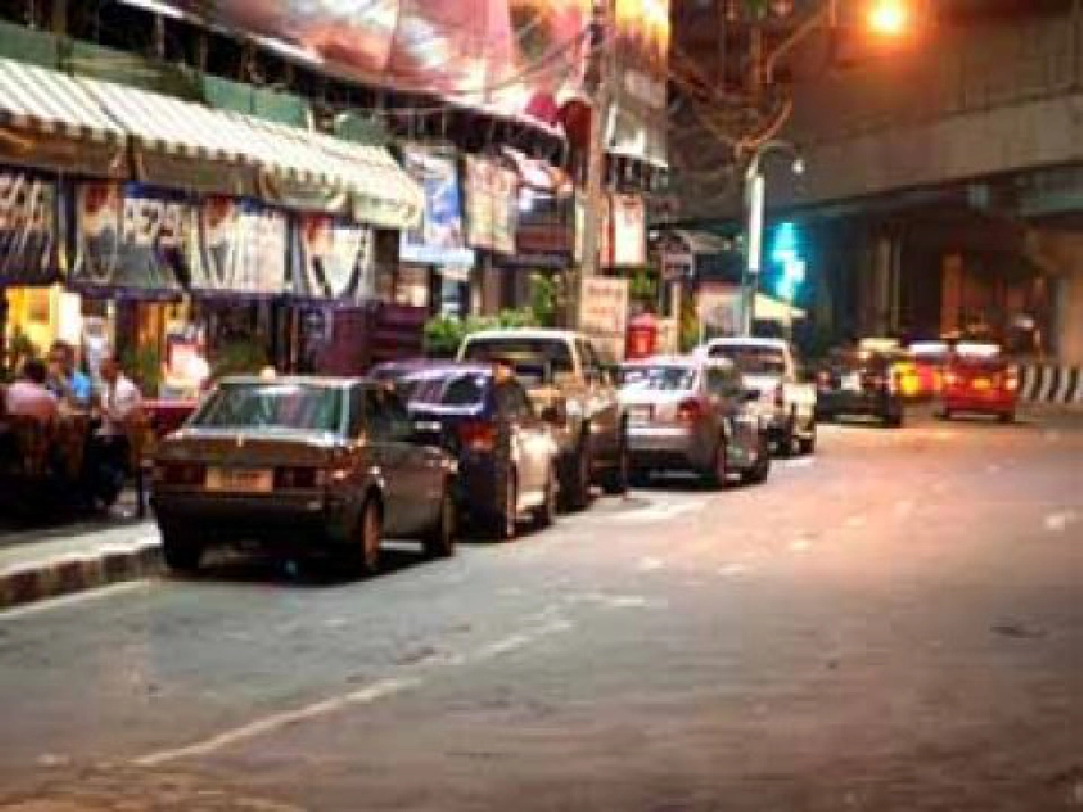ติดรถจอดหน้าร้านอาหาร ติดรถจอดหน้าร้านอาหาร