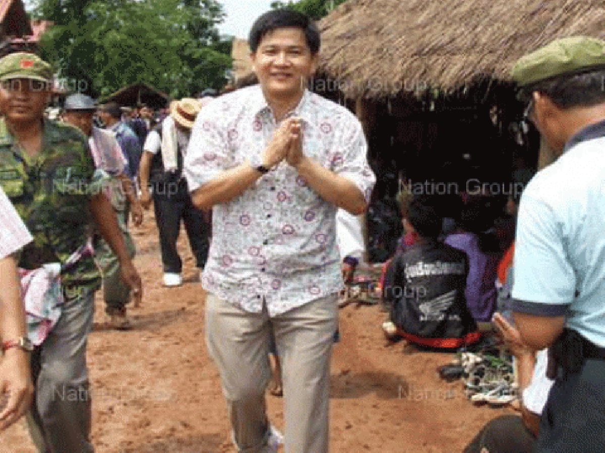 อภิสิทธิ์ชี้ลูกพรรคสังเกตุการณ์ประชุมภท. อภิสิทธิ์ชี้ลูกพรรคสังเกตุการณ์ประชุมภท.